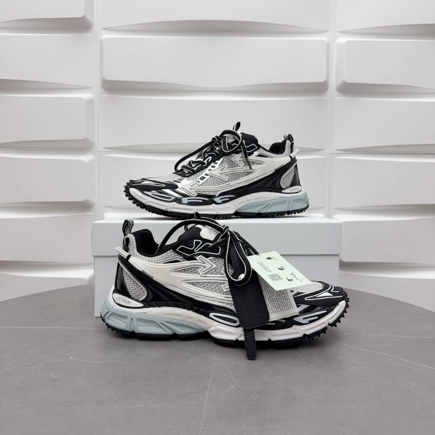 【off- white】P: 720💰Couple style👫, Size: 35-44 (Male 38.45.46 custom-made) High-quality version👊"Out of office" series original mold opening, original lasting, production process 1:1 original version ➰OFF GREY) OFF-WHITE Be Right Back Couple style👫Round toe lace-up arrow pattern low-top lifestyle casual shoes green. A running shoe called the "Be Right Back" sneaker. The design of this sneaker is inspired by Japanese sports aesthetics and craftsmanship, with running performance and principles at its core.